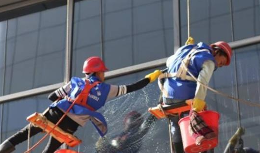 2米摔下來可能會墜亡,安全防墜器是必備保障