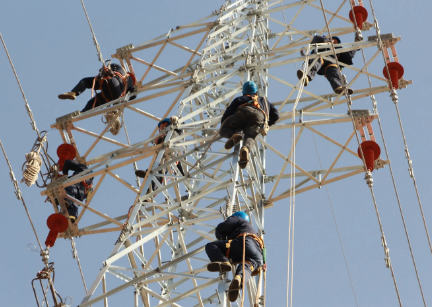 安裝超高壓架空線路附件時怎么使用電力防墜器才更安全